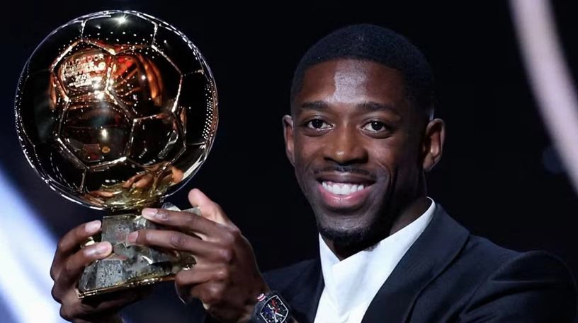 Cầu thủ Ousmane Dembélé với danh hiệu Quả bóng Vàng 2025.