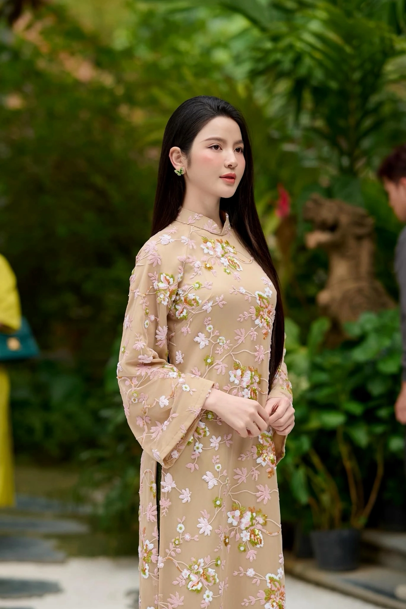 Chân dung Chu Thanh Huyền nổi bật.