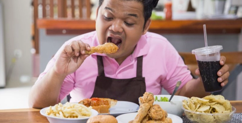 Chế độ ăn quá nhiều dầu mỡ dễ dẫn đến tích tụ mỡ thừa