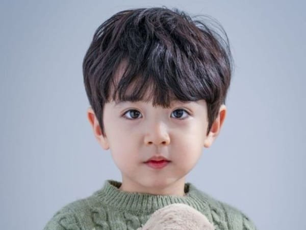 kiểu tóc dễ thương cho bé trai 5 tuổi