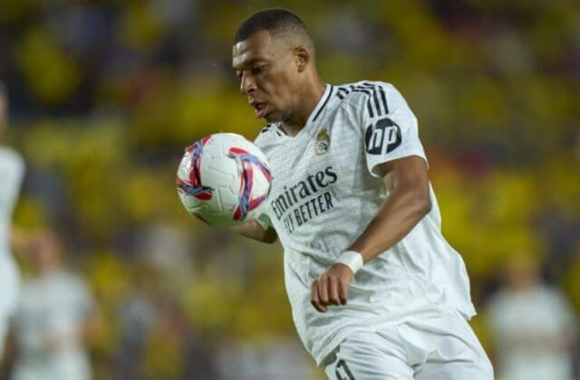 ai là cầu thủ hay nhất thế giới