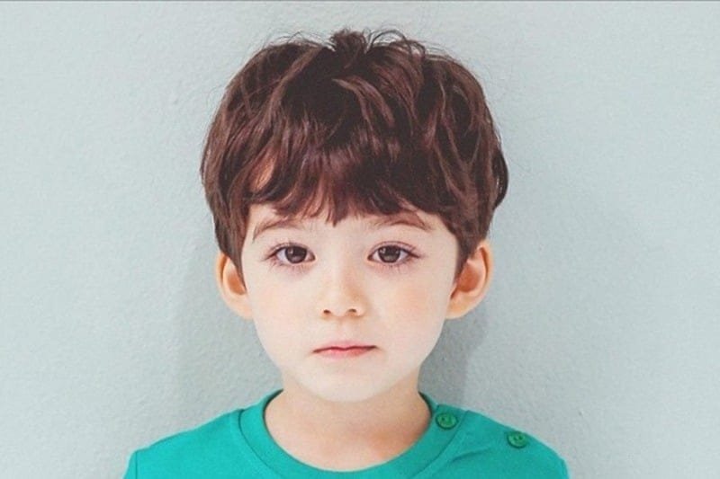 kiểu tóc bé trai gọn gàng 