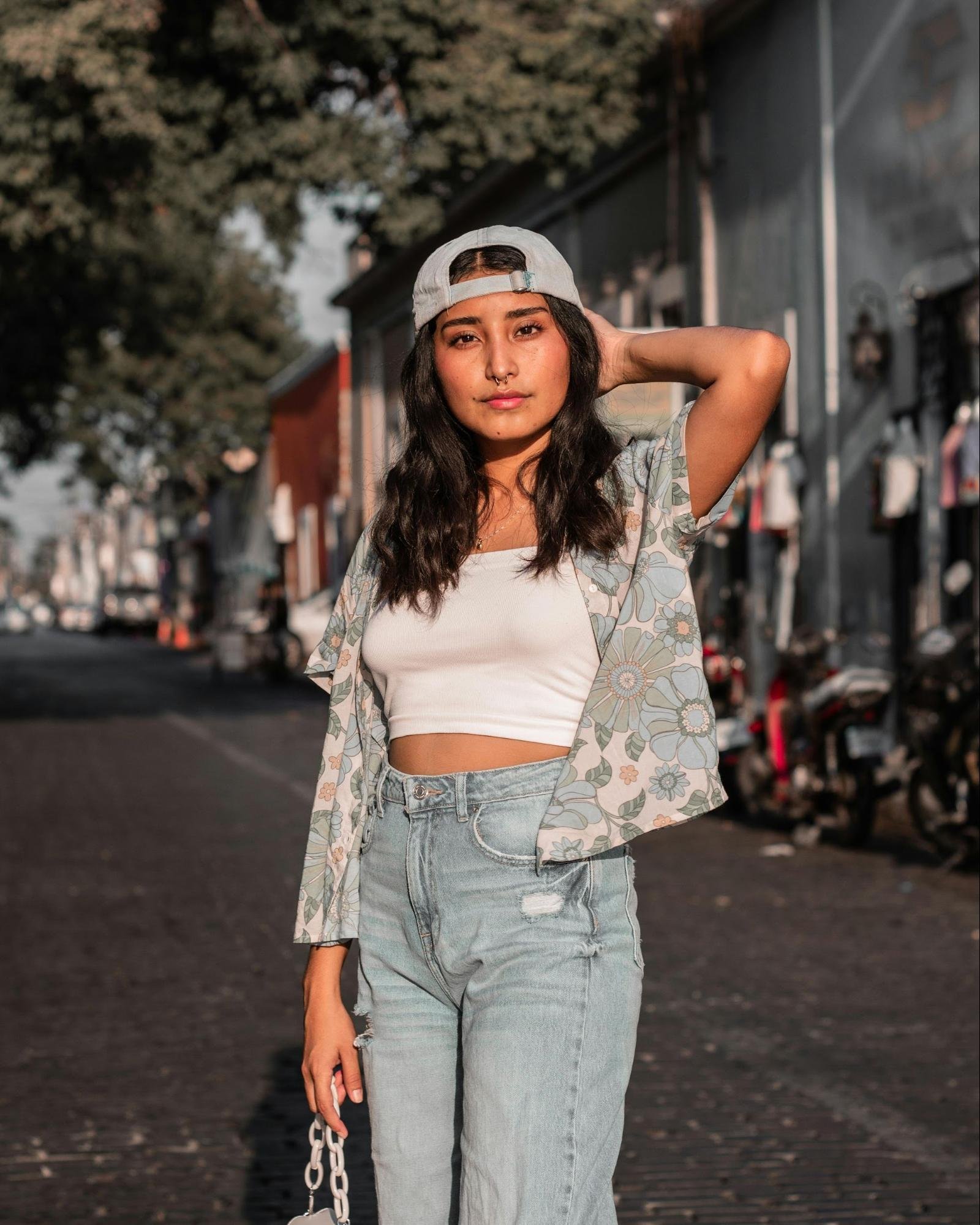 quần jean ống rộng mặc với áo gì