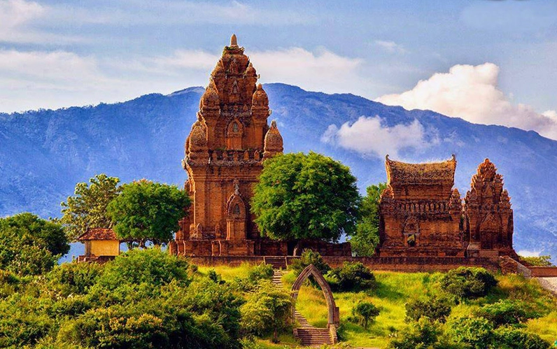 Kiến trúc và điêu khắc là một phần quan trọng của văn hóa người Chăm