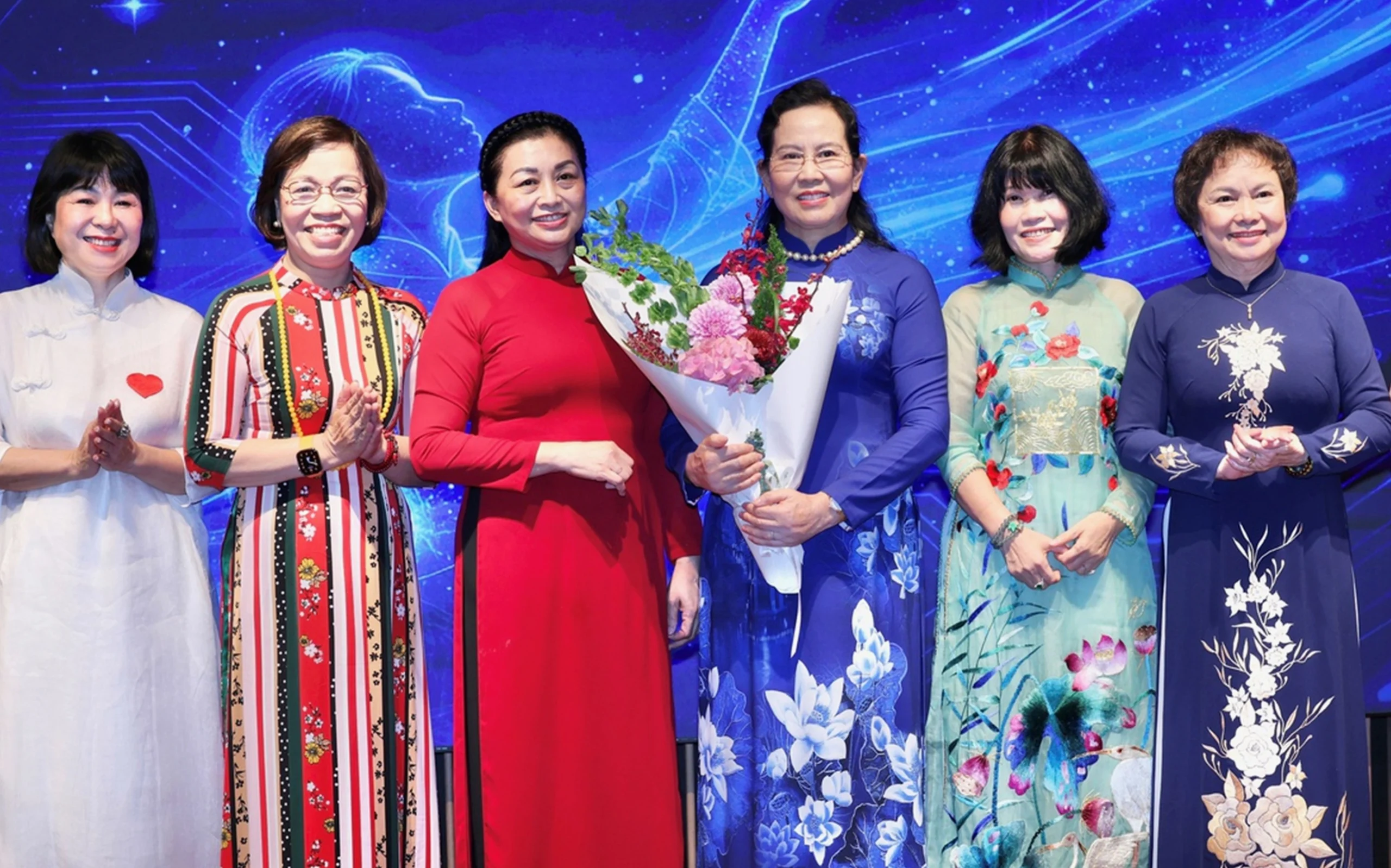 nữ sĩ quan tình báo giỏi nhất việt nam trong thời kỳ kháng chiến là ai