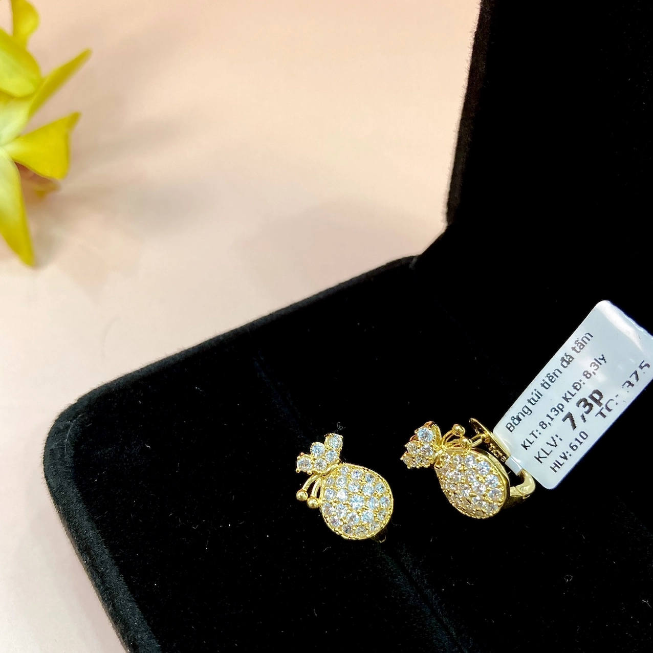 Bông tai vàng tinh xảo