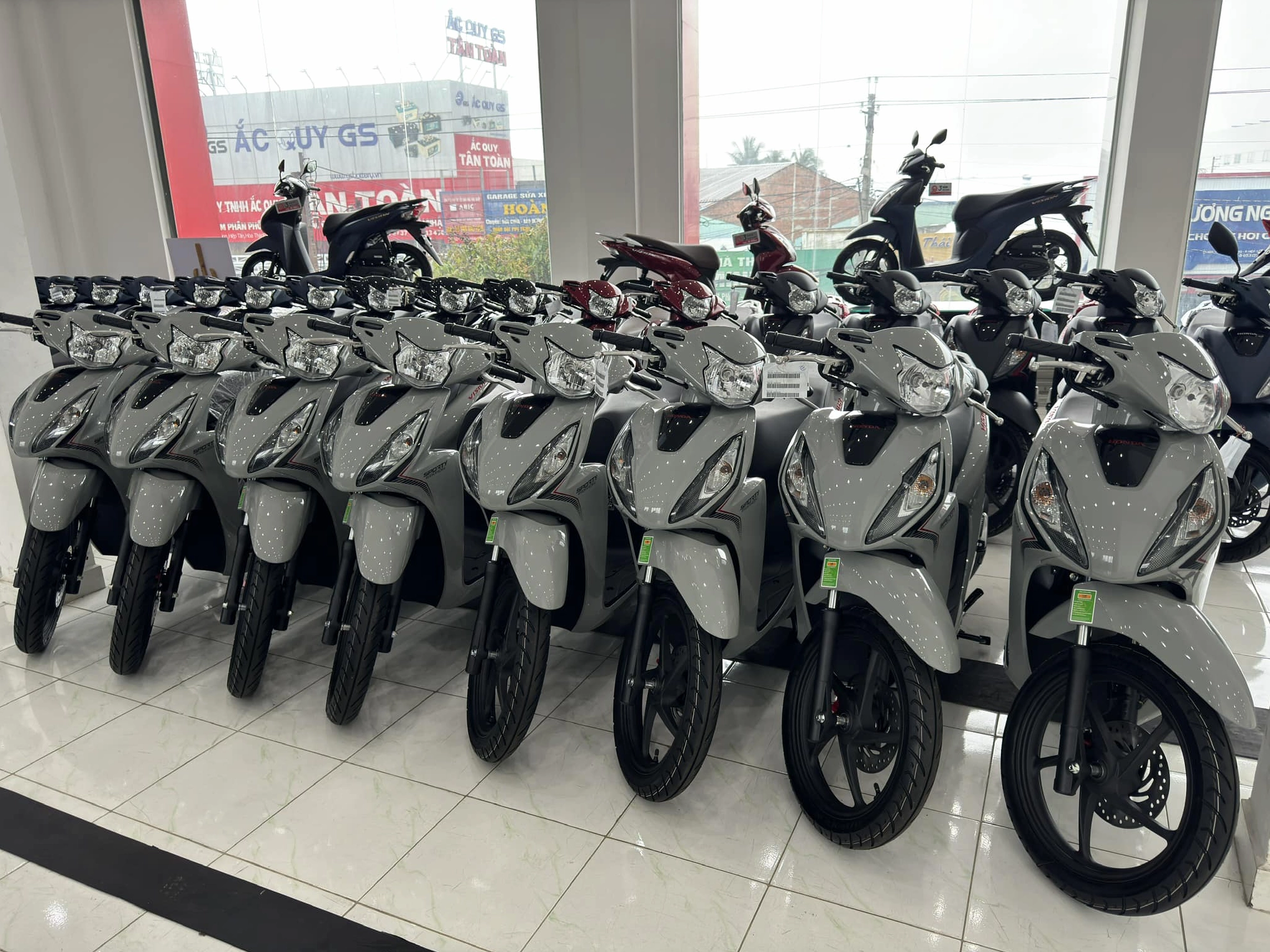 Các Phiên Bản Và Tính Năng Nổi Bật Của Honda Vision 2025