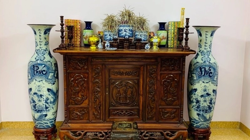 Cần tránh di chuyển bát hương, dùng khăn bẩn hoặc thái độ cẩu thả