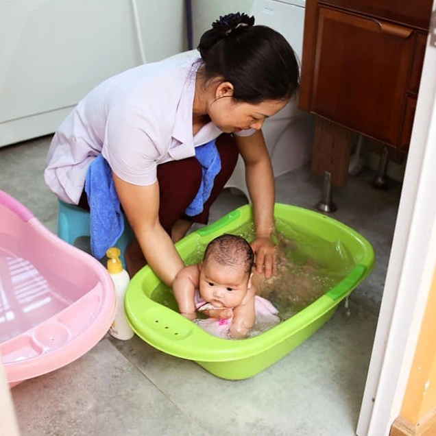 Chăm sóc trẻ em trong công việc giúp việc gia đình