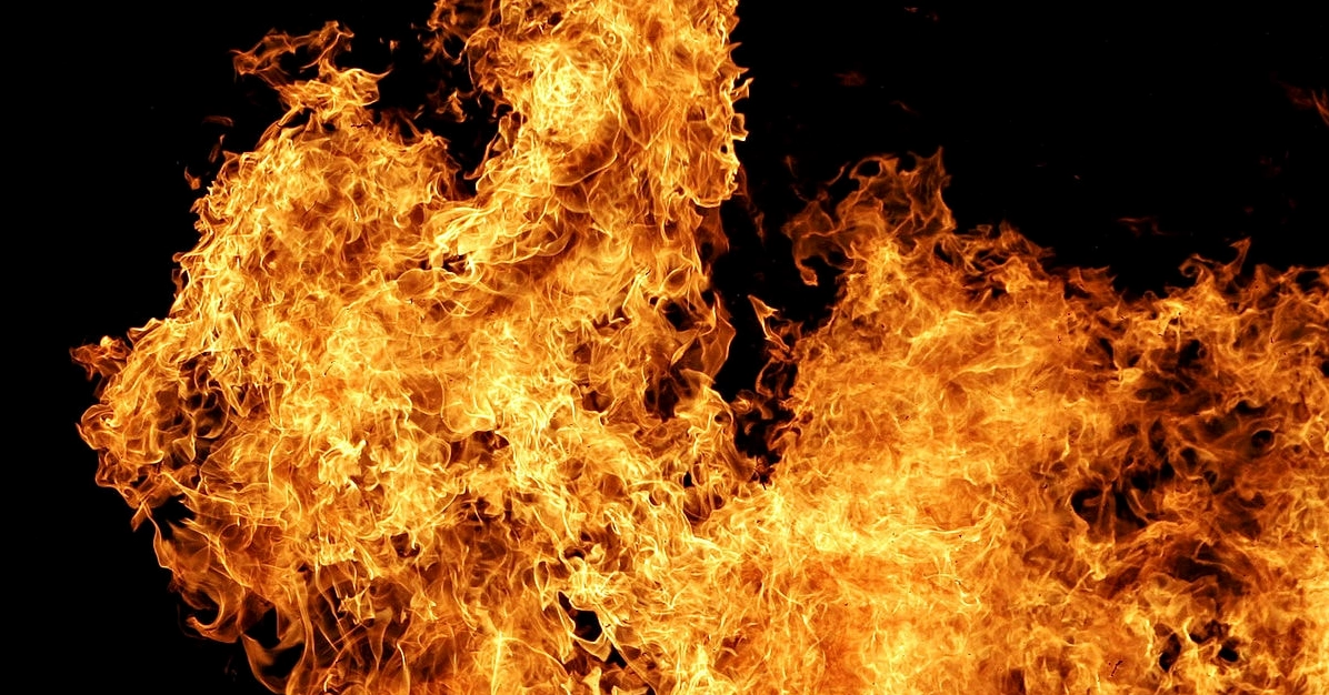 giai-ma-giac-mo-thay-lua-chay-diem-bao-gi-sap-den-tot-hay-xa_515