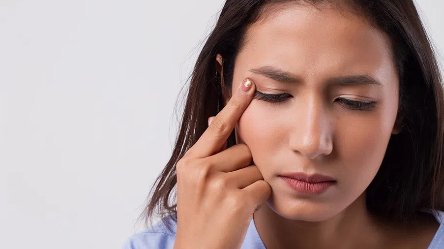 Giật mắt trái nữ báo điềm gì?