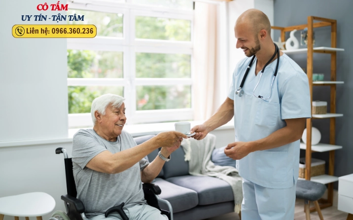 Giúp việc chăm người già: Những điều nên và không nên