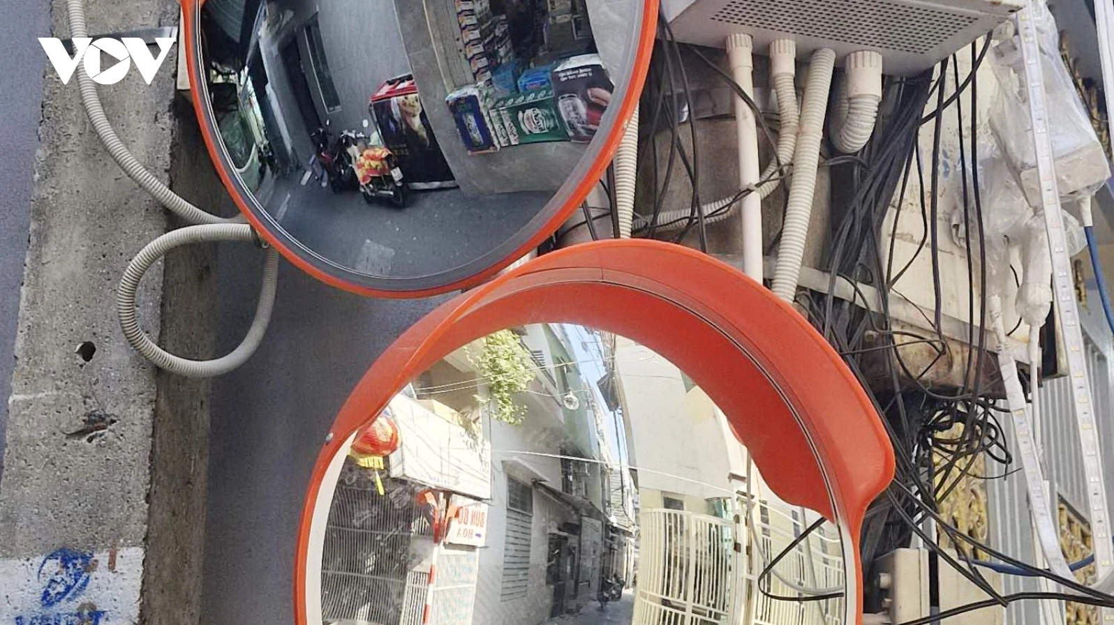 Gương cầu lồi hỗ trợ tăng tầm nhìn và an toàn giao thông