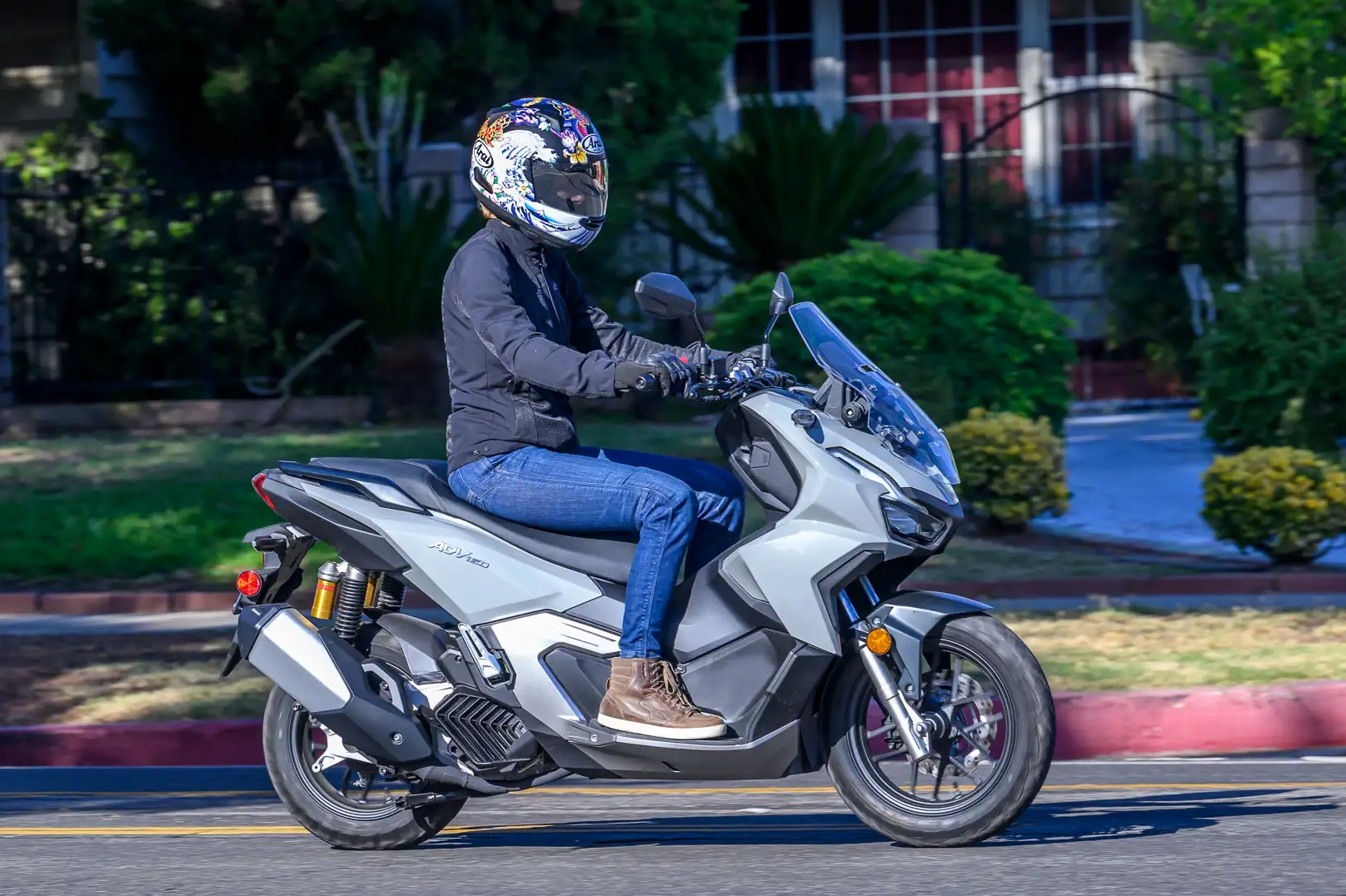 honda-adv-160-2026-chinh-phuc-moi-neo-duong-voi-phong-cach-r_876