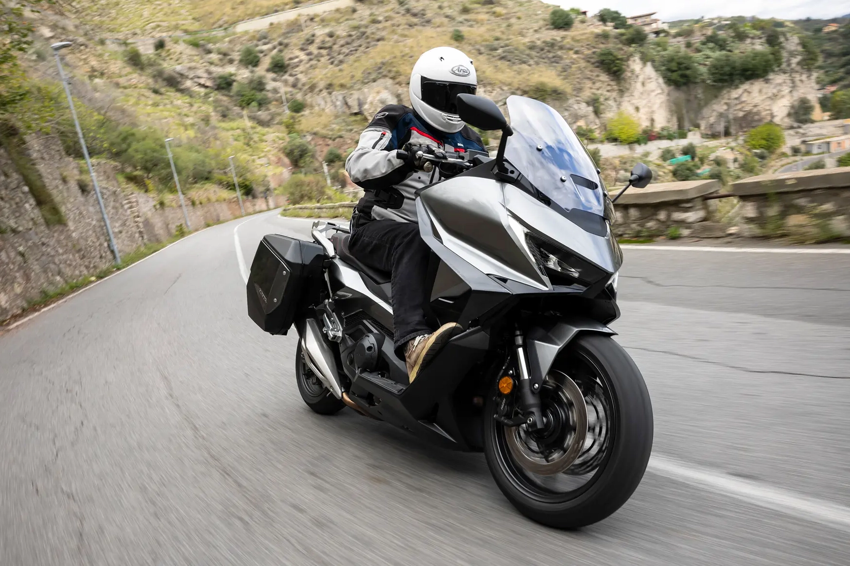 honda-forza-750-2026-danh-gia-chi-tiet-maxi-scooter-dinh-cao_336