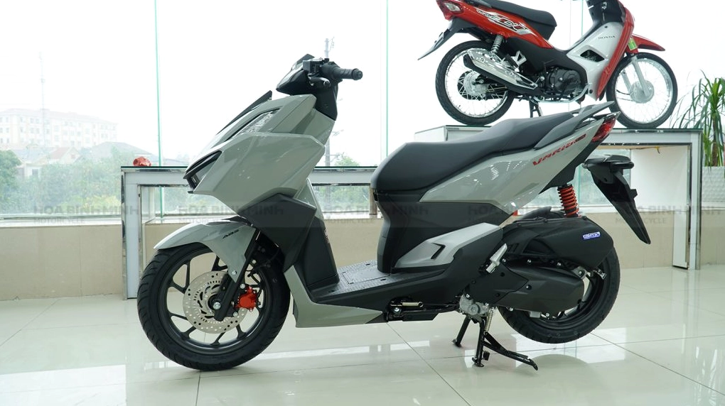 Honda Vario 160 phiên bản Thể Thao màu Xám Đen Bạc