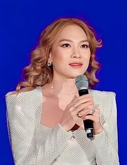 ai là nữ hoàng nhạc pop