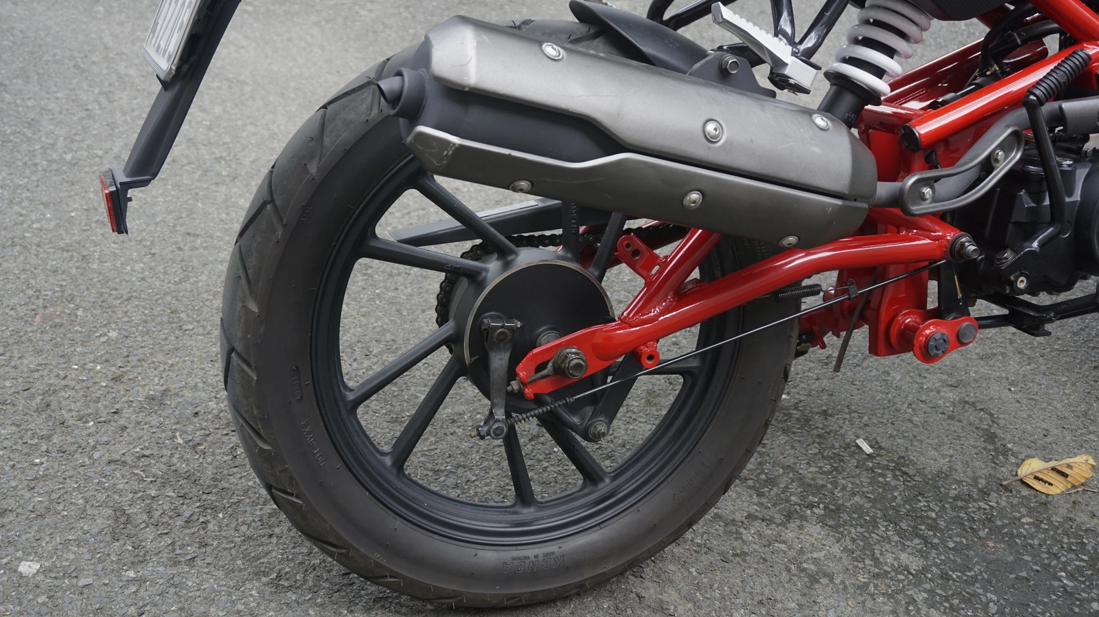 Kymco K-Pipe 125 nổi bật trên đường phố với kiểu dáng độc đáo