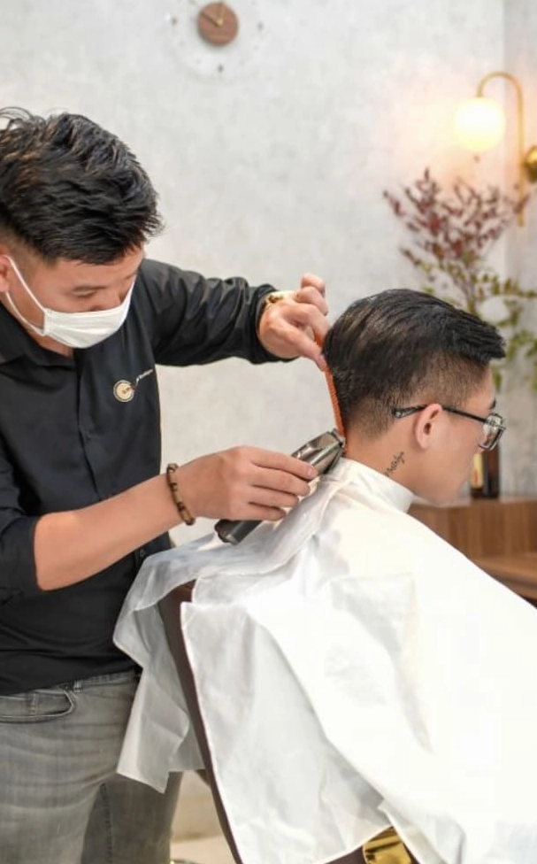 Lịch cắt tóc tháng 4 năm 2026 đẹp, chuẩn phong thủy