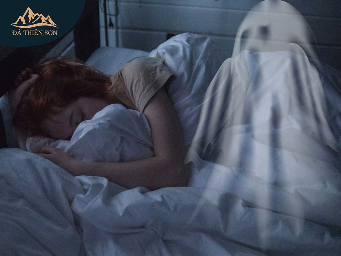 mo-nguoi-chet-song-lai-2