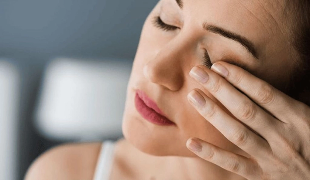 Nghỉ ngơi, bổ sung dinh dưỡng, giữ ẩm mắt để giảm giật mí trái