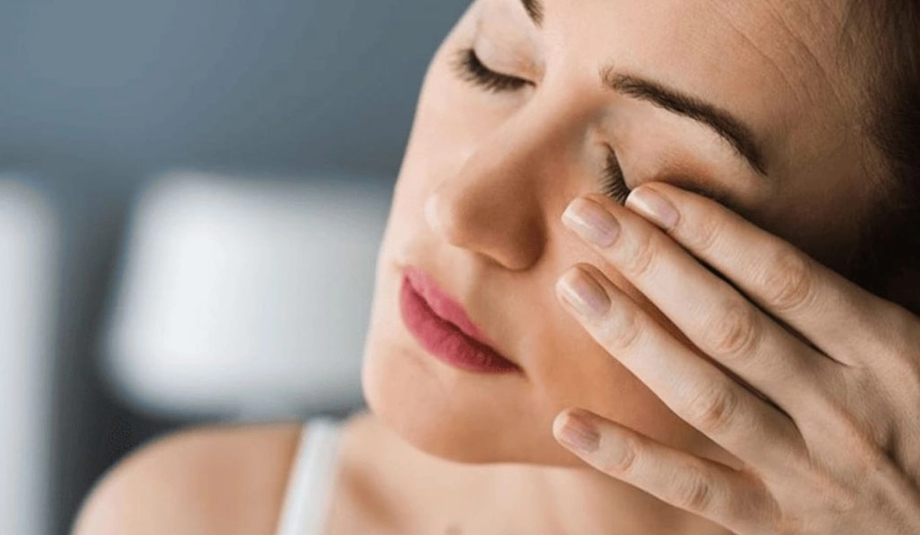 Nghỉ ngơi, bổ sung dinh dưỡng, giữ ẩm mắt để giảm giật mí trái