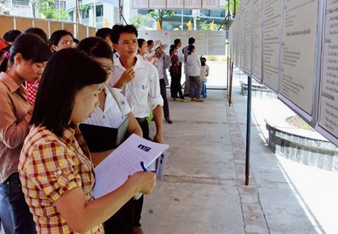 Nhờ các trung tâm để tìm việc cắt chỉ tại nhà phù hợp