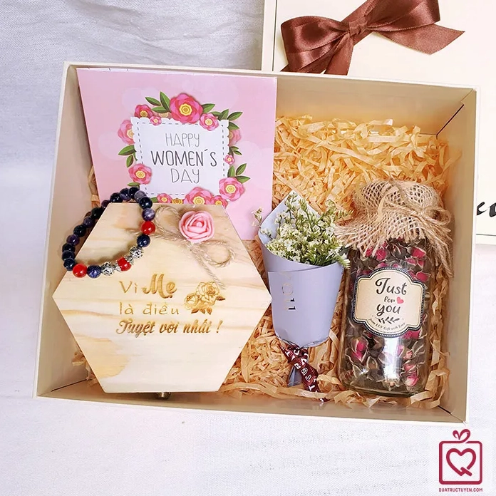 Tặng quà thiết thực kèm lời chúc 8/3 cho đồng nghiệp giúp nhân đôi niềm vui