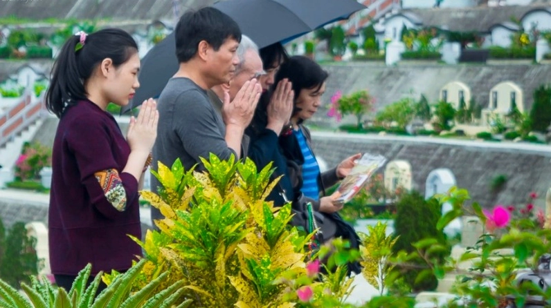 Tảo mộ cần giữ sự tôn trọng, không đùa giỡn