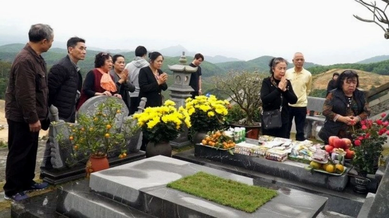 Tảo mộ với tấm lòng thành