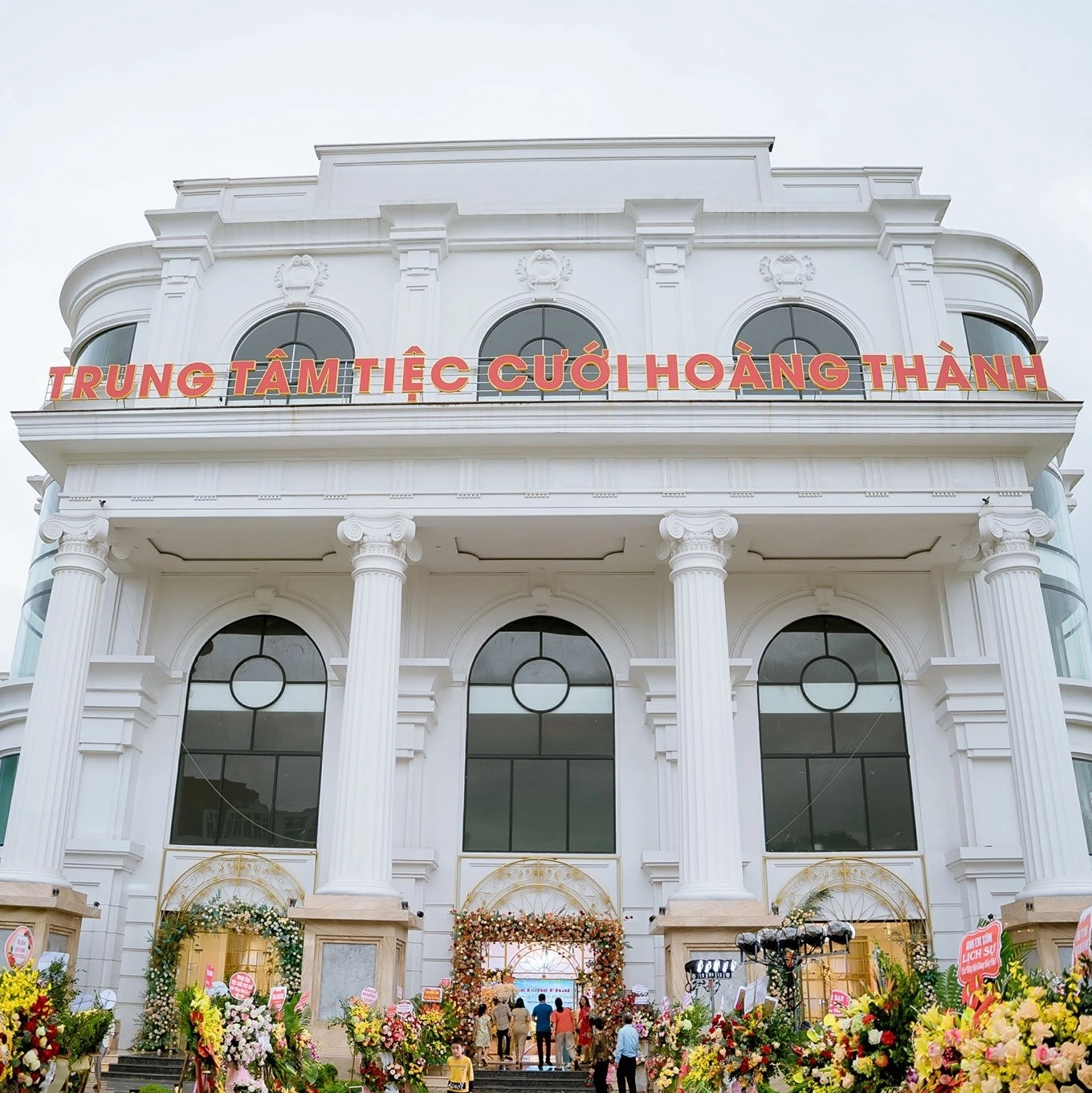 TRUNG TÂM TỔ CHỨC SỰ KIỆN- TIỆC CƯỚI HOÀNG THÀNH