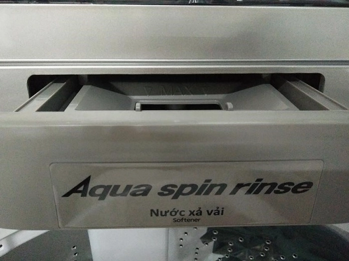 Vệ sinh ngăn chứa bột giặt và nước xả vải