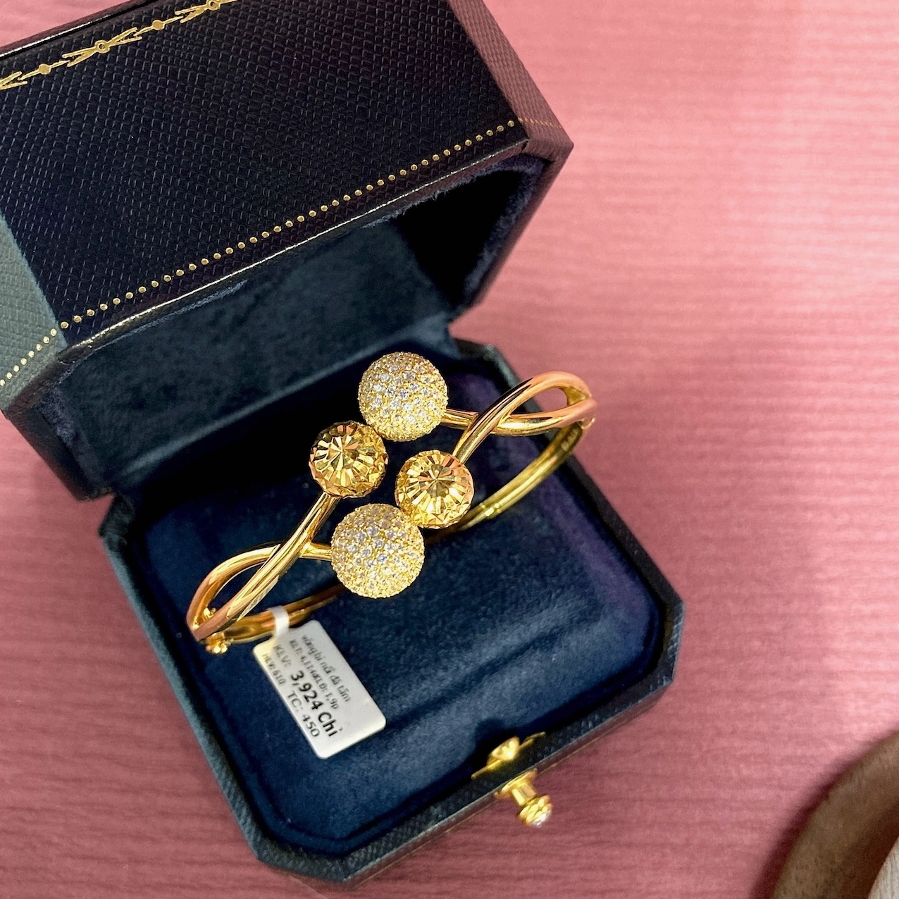 Vòng tay vàng trang sức sang trọng