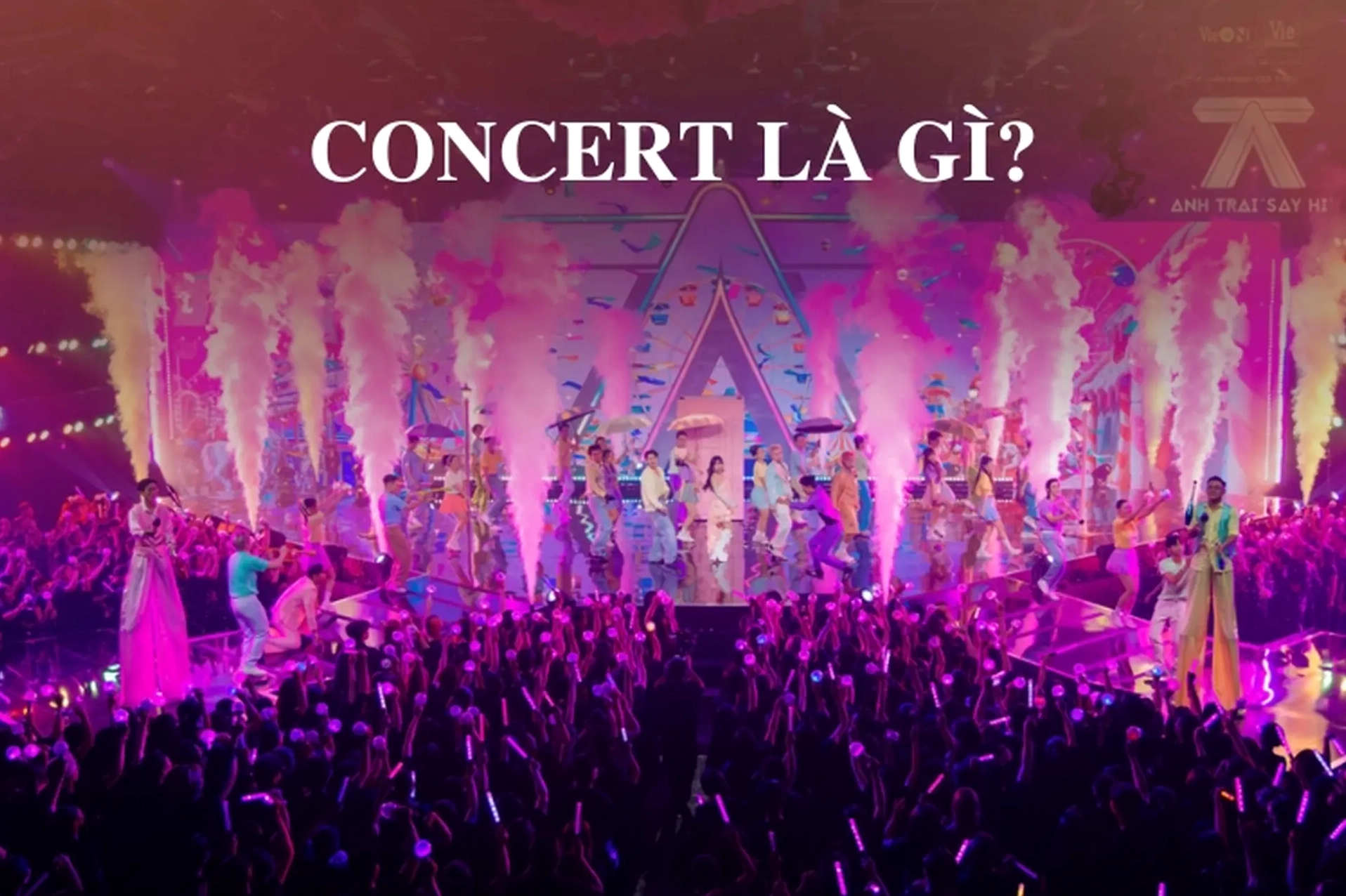 Đám đông khán giả xem concert với ánh sáng lung linh