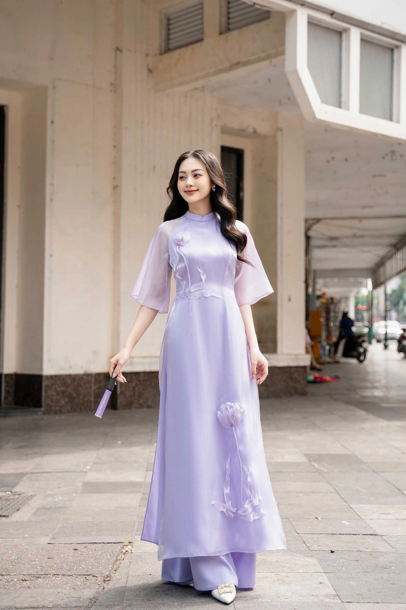 Áo dài cách tân với họa tiết hoa