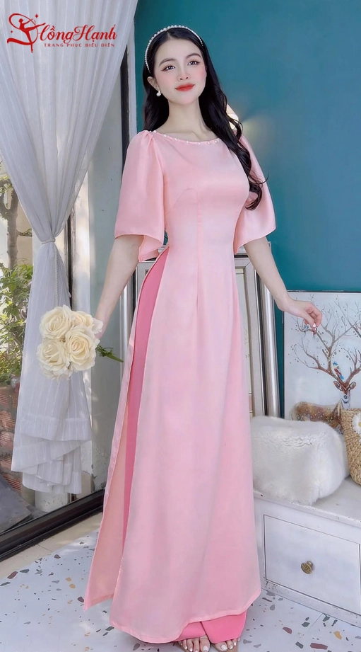 Áo dài cổ thuyền thanh lịch