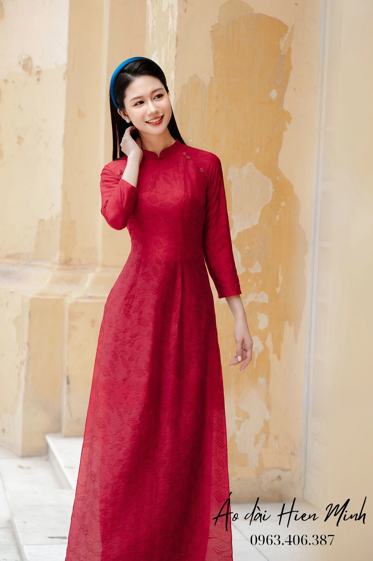 Áo dài nữ với họa tiết hiện đại