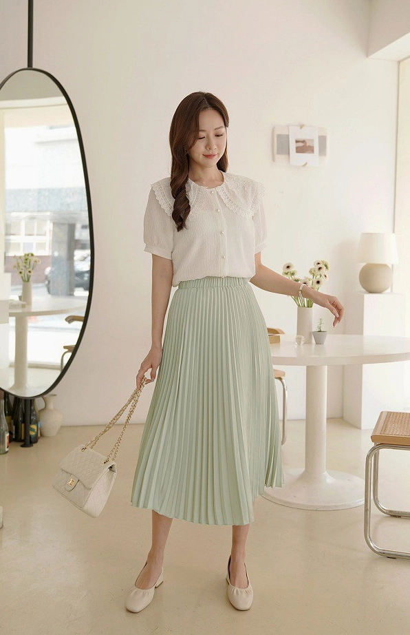 Áo lửng phối chân váy ngắn năng động