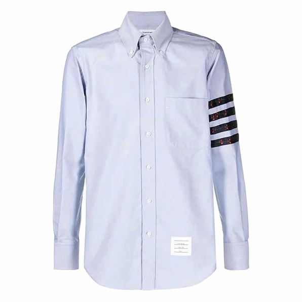 Áo sơ mi Thom Browne xanh nhạt với sọc đặc trưng