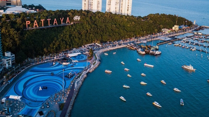 Bãi biển Pattaya sôi động