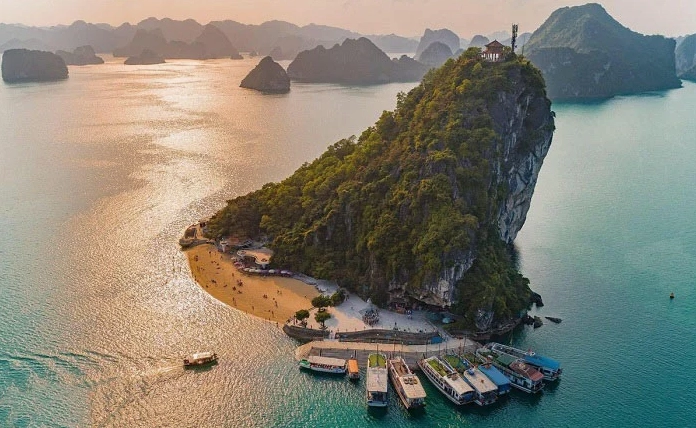 Bãi biển trên Đảo Titop nhìn từ trên cao