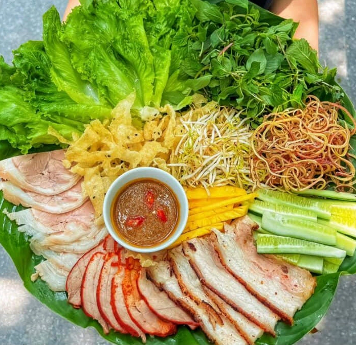 Bánh tráng cuốn thịt hấp dẫn
