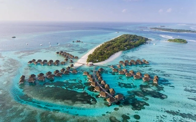 Biển xanh cát trắng đặc trưng Maldives