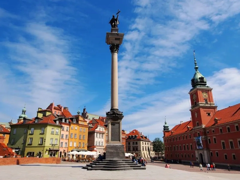 Bức tranh tường nghệ thuật trên một tòa nhà ở Warsaw