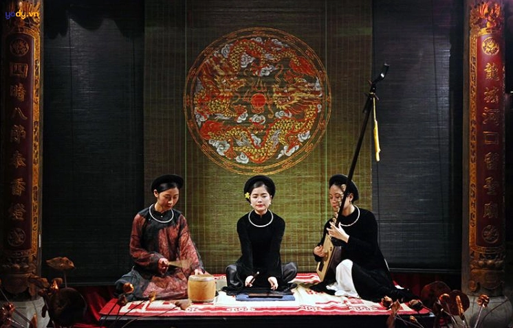 Ca nương biểu diễn trên sân khấu