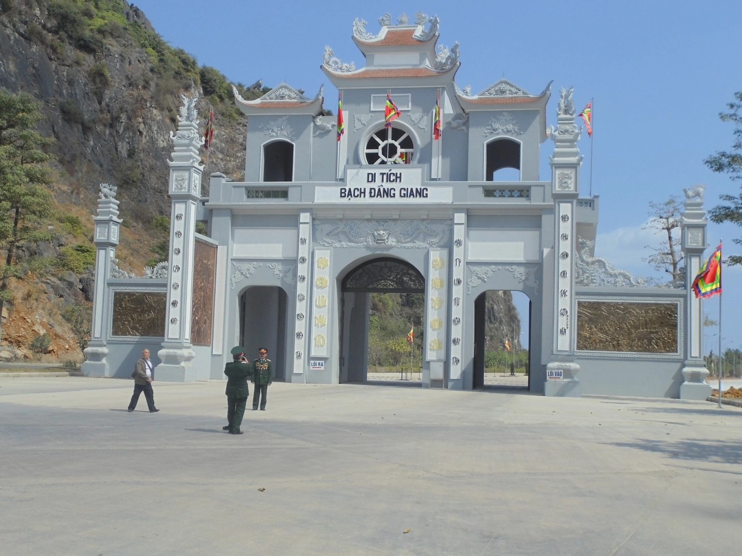 Cảnh quan Khu Di Tích Bạch Đằng Giang