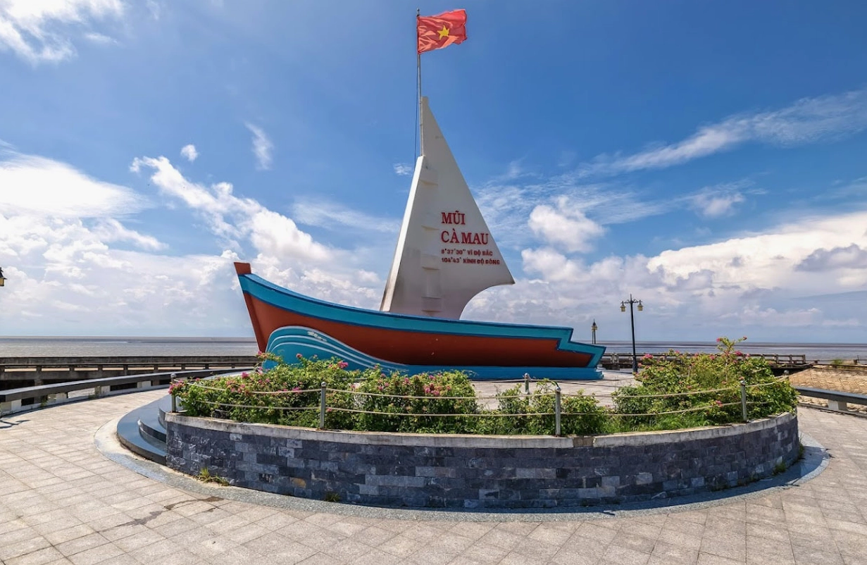 Cảnh quan sông nước Cà Mau