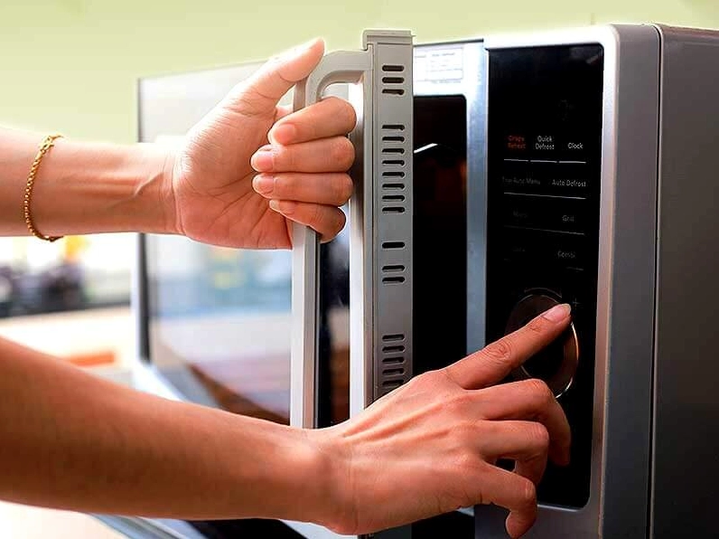 Cấu tạo bên trong lò vi sóng