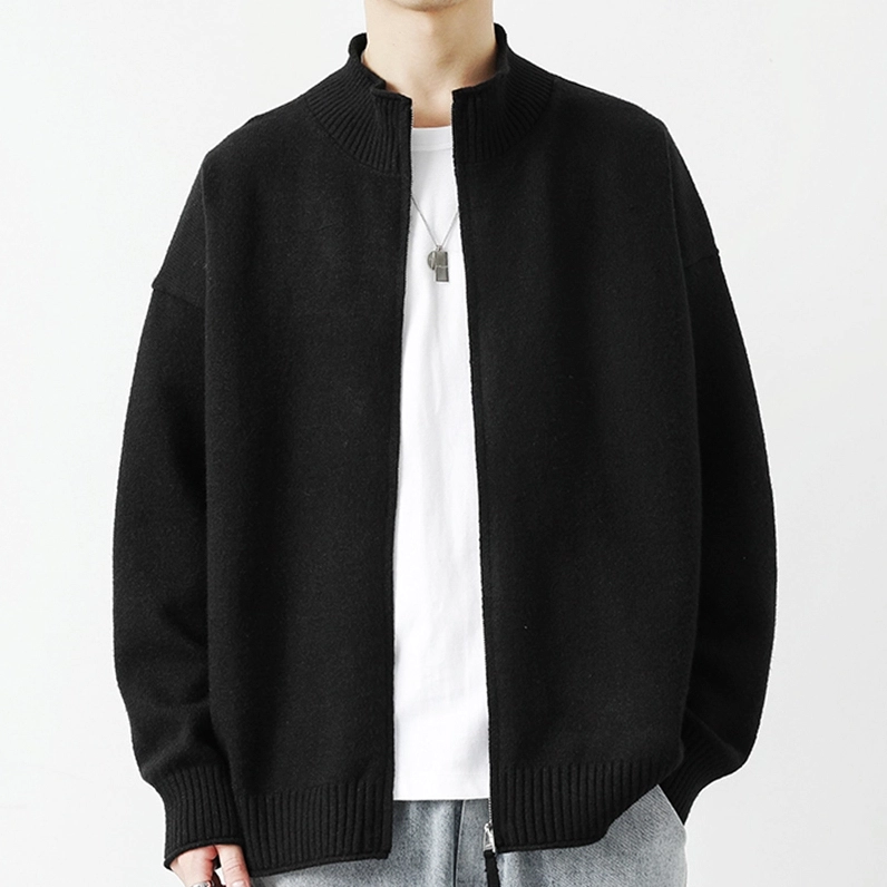 Chàng trai mặc cardigan nam dáng dài màu xám
