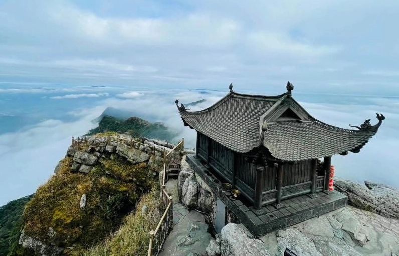 Cổng chào khu di tích Yên Tử